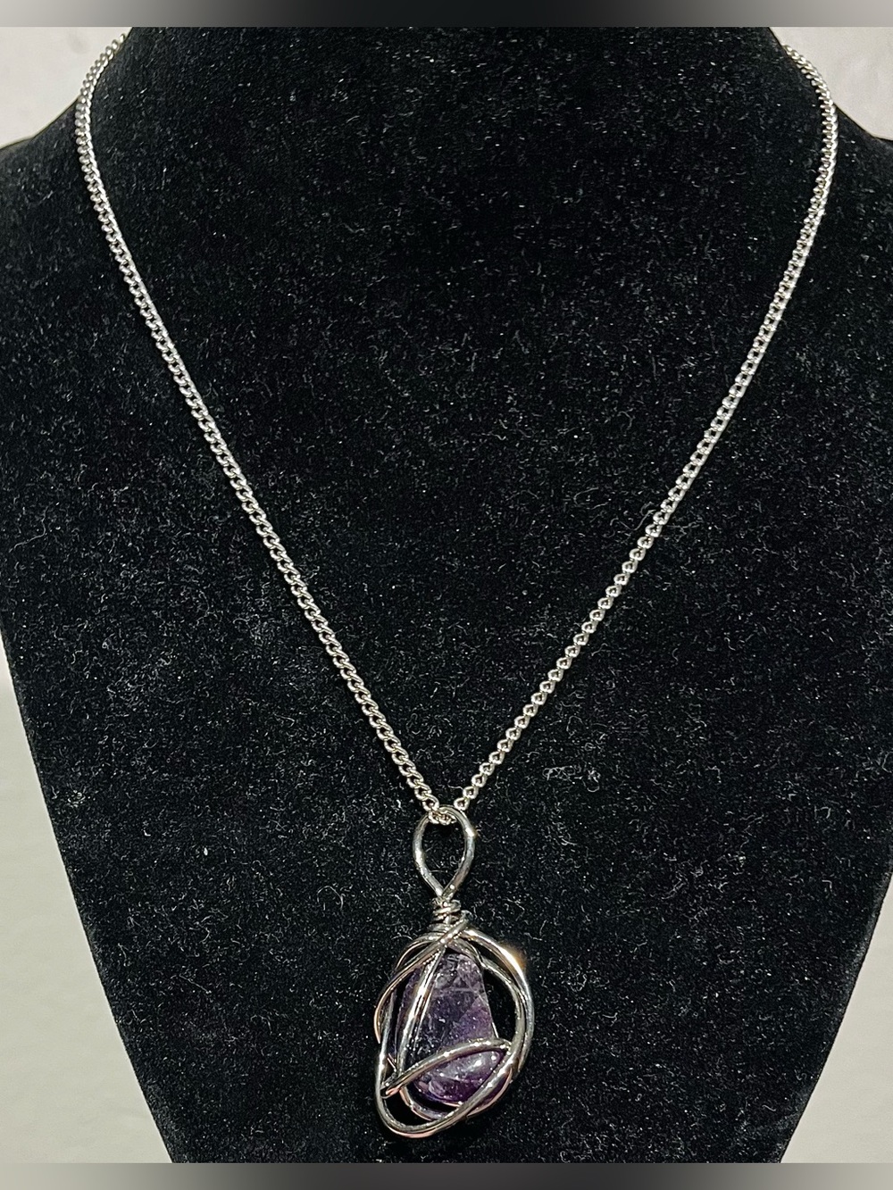 Vintage Silver Tone Wire-Wrapped Purple Amethyst Pendant Necklace